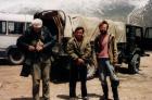 V.l.n.r.: Vladimir G. Dolin, Alybek Karabaev und Dmitry Milko. Kirgisistan, Passhöhe auf dem Weg vom Karabalta (Kirgisisches Gebirge) zum Fluss Susamyr, ca. 2.500 m, 30. Mai 1995