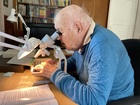 Josef Gusenleitner, fast 93 jährig, eine neue Art wird beschrieben (Mai 2022). Foto F. Gusenleitner