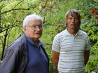 Sigurd Lock (li.) und Gerhard Kleesadl im Ökopark des Biologiezentrums; 30. September 2003