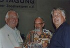 Kurt Kolar mit Heinz Sielmann (links) und Helmut Pechlaner (rechts) in Wien 1996. Foto Archiv Evelyn Kolar