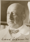 Goldschmidt, Richard (1878–1958) – Professor
of Biology at the Ludwig-Maxmilians-
Universität, Munich, and Head of the KWI für
Biologie, Berlin-Dahlem. (aus Šimůnek, Ruckenbauer & Hoßfeld (2014): Folia Mendeliana 50/2)