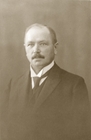 Wacker, Johann (1868–1934) – Professor of
Agronomy and Plant Breeding at the
Landwirtschaftliche Hochschule, Hohenheim. (aus Šimůnek, Ruckenbauer & Hoßfeld (2014): Folia Mendeliana 50/2)