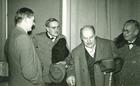von links nach rechts: Herman Jakob, Karl Kusdas, Konsul Frey, Hofrat Breit, Wien 1954; Fotoarchiv: Hans Malicky