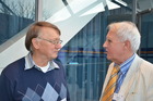 Dr. Heiko Bellmann und Univ.-Prof. Dr. Horst Aspöck, Entomologentagung November 2012 im Schlossmuseum; Foto: F. Gusenleitner